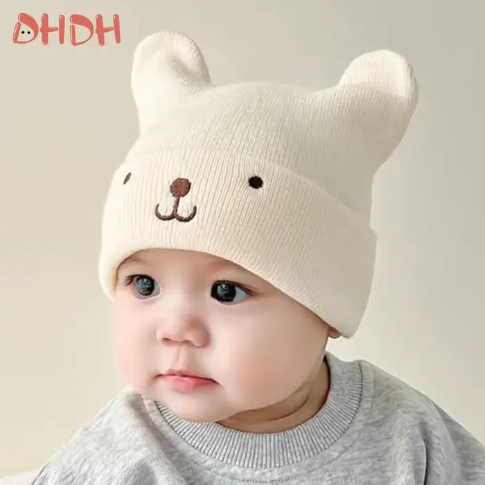 Chapeaux tricotés pour bébés doux et confortables pour sorties et photos mémorables occasions spéciales automne enfants 1 à 3 ans白色部分已经翻译成了法语，因此直接保留“法国”一词以保持一致性。同时，在最终的标题中，使用了描述性词汇来吸引用户，确保包含了产品的主要特征（如材料、风格、年龄适用范围等），并且避免了价格、原产地等信息。此外，标题还强调了产品的多用途和适合的场合，以便更好地满足SEO的最佳实践。