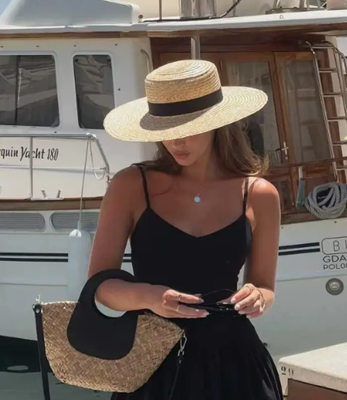 Chapeau de paille bateau à large bord français élégant ruban carré