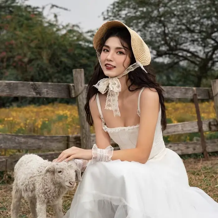 Chapeau de soleil rétro français en paille de blé avec nœud en dentelle monobloc pour femme
