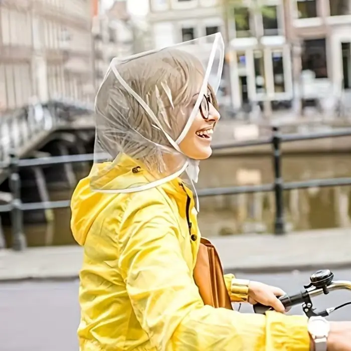 Chapeau de pluie transparent réutilisable pour femmes avec visière imperméable en polyéthylène pour voyages, shopping, jardinage et plage