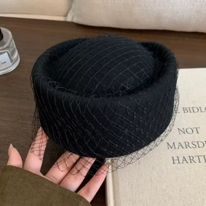 Chapeau en feutre de laine rétro style français, chapeau plat avec voile, chapeau vintage noir pour 