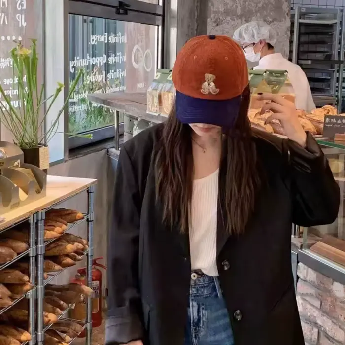 Casquette de baseball ours mignon en velours côtelé pour femmes, avec bord large et réglable pour les voyages et les sports de plein air