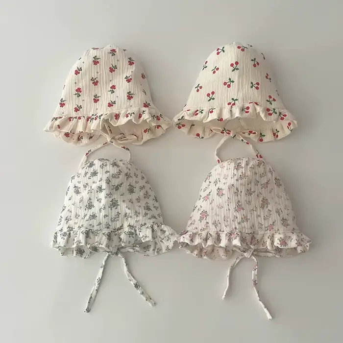 Bonnet floral mignon à volants pour nouveau-né