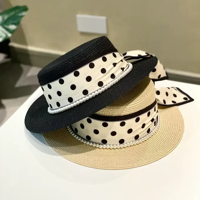 Chapeau de paille tendance pour femme avec ruban à pois et perles