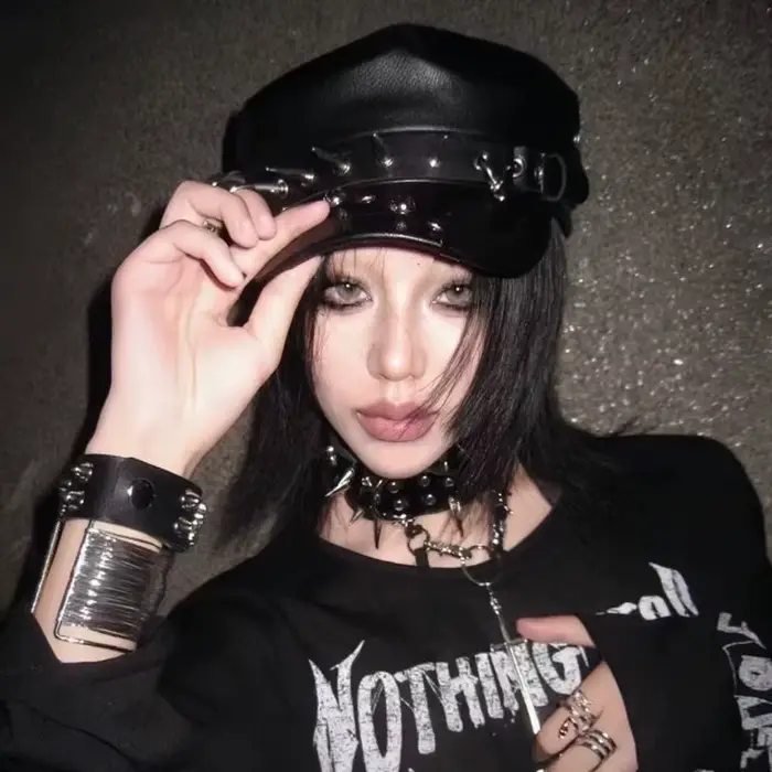 Béret Goth Punk en Cuir avec Boucle de Ceinture