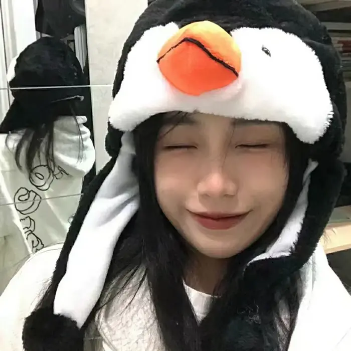 Bonnet en peluche pingouin de dessin animé