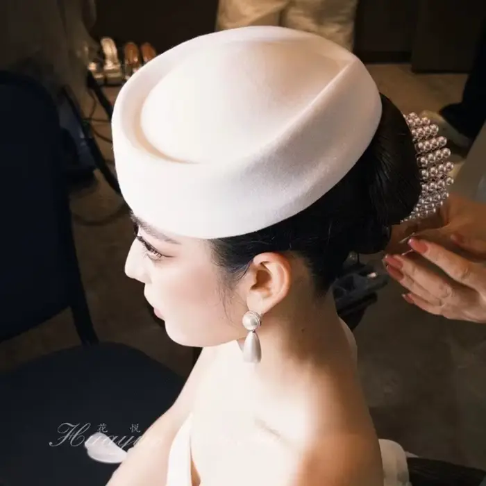 Nouveau chapeau concave haut rétro pour femmes, chapeau polyvalent en polyester, design vintage britannique, parfait pour toutes les saisons et occasions décontractées