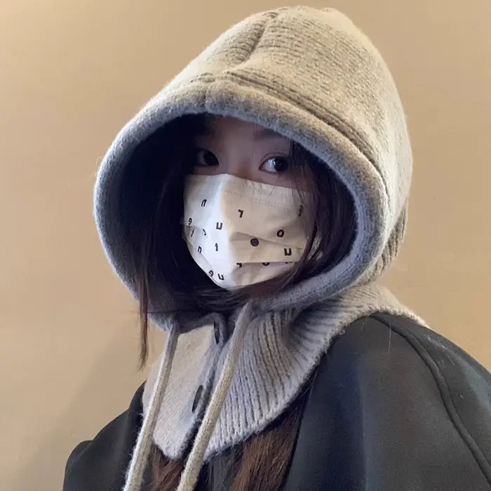 Bonnet en tricot doux et chaud pour l'hiver avec écharpe pour femmes, conception une pièce pour la chaleur et la protection des oreilles, automne et hiver