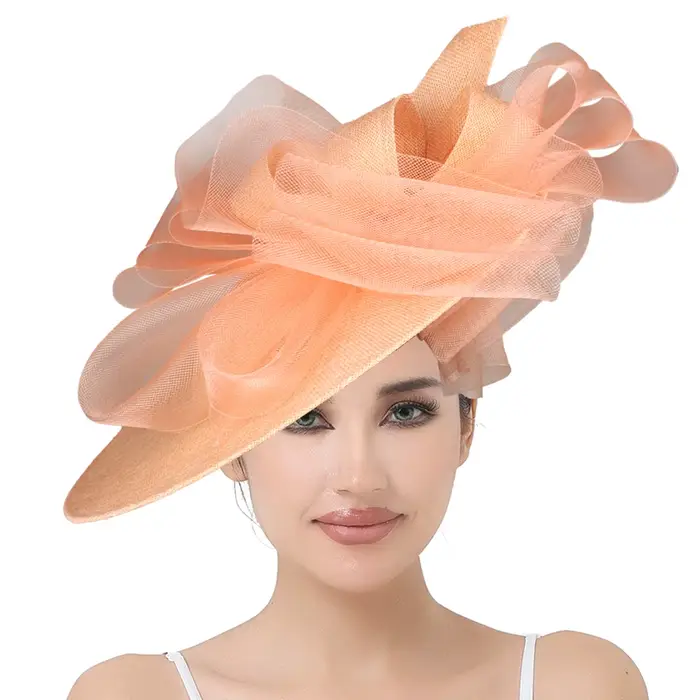 Grand chapeau derby généreux pour femme