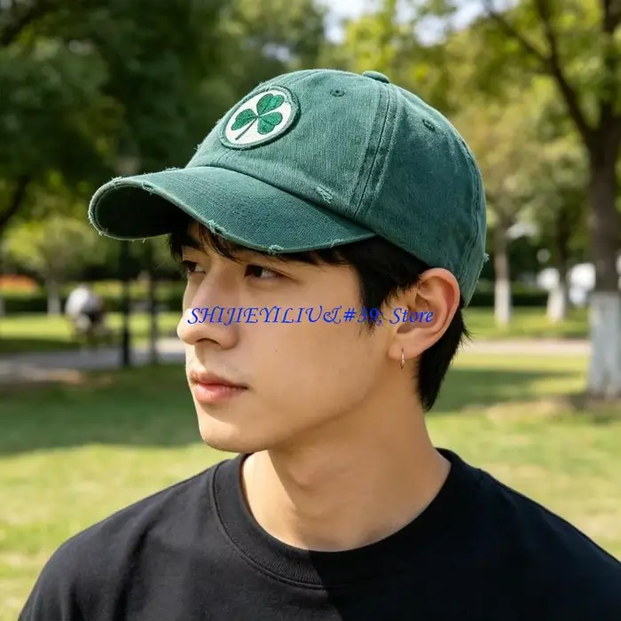 Casquette en coton brodée feuilles trèfle vertes E21F