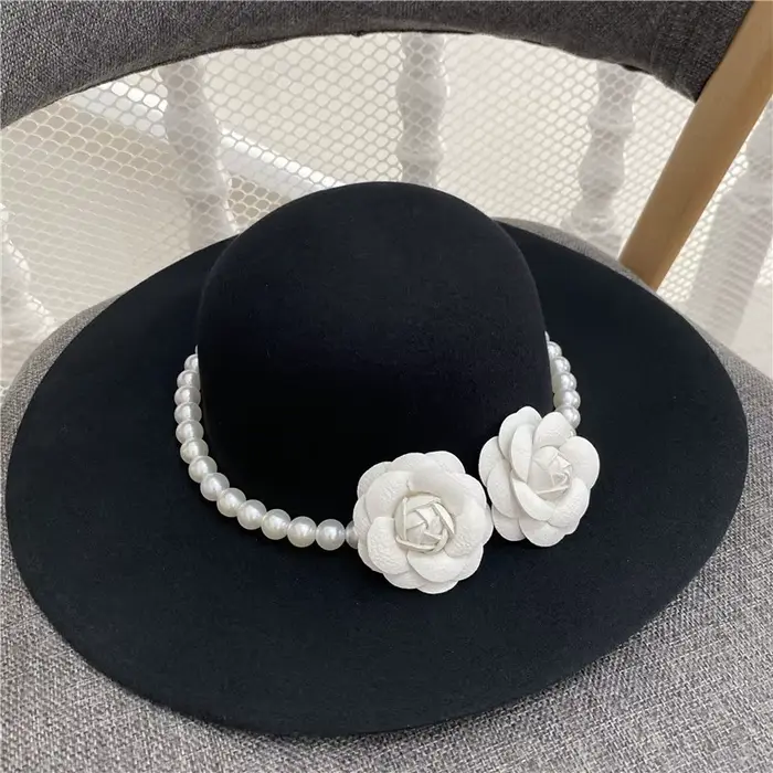 Chapeaux Fedoras noirs élégants pour femmes