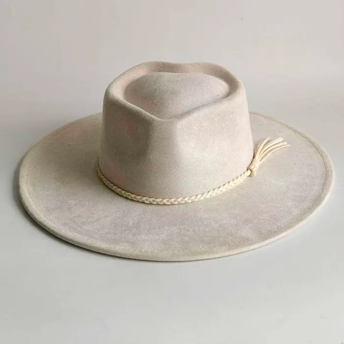 Chapeau en daim vegan bleu marine avec gravure de logo, chapeau vierge avec couronne en forme de cœu