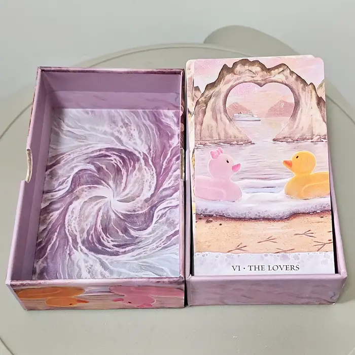 Cartes en carton doublement gaufrées 12*7cm Tarot des Mers : Les Aventures d'un canard nommé Bob ― J