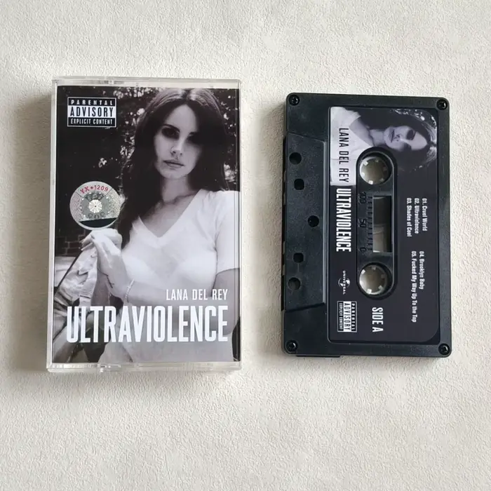 Cassette noire style rétro anglais, mélodie classique, qualité sonore élevée, objet de collection po