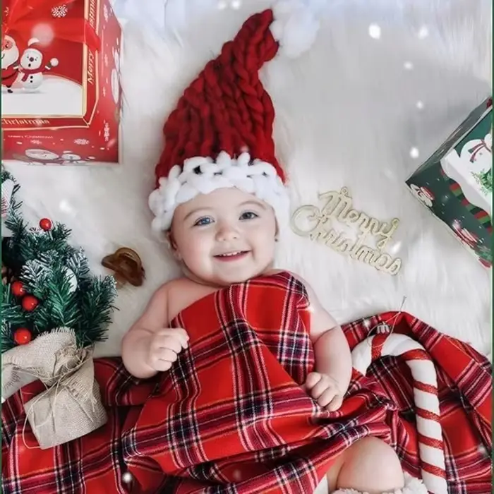 Chapeau de Père Noël tricoté patchwork pour bébé 0-3 mois, accessoire festif en polyester doux et confortable pour les nouveau-nés et nourrissons, cadeau de Noël mignon pour bébé occassions spéciales