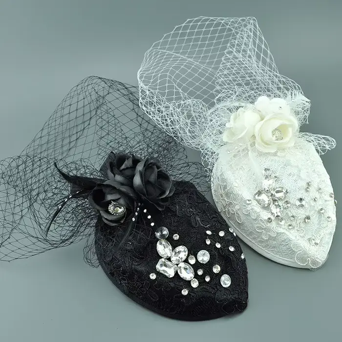 Chapeau Fascinator de Luxe en Dentelle et Strass