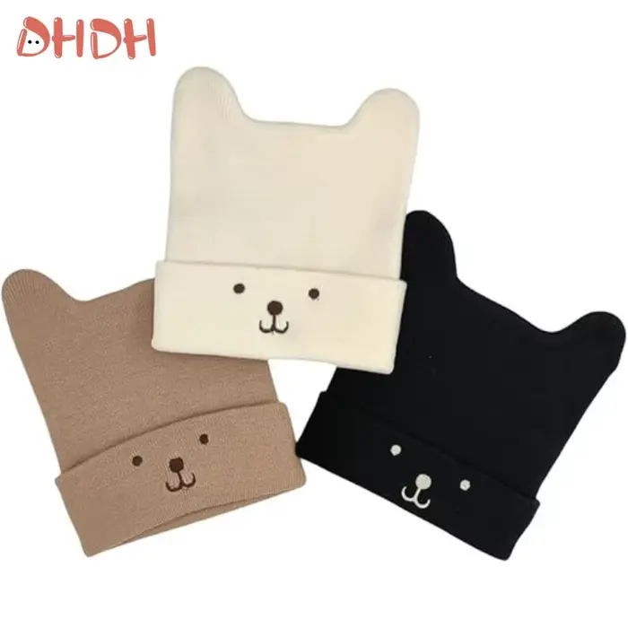 Chapeaux tricotés pour bébés doux et confortables pour sorties et photos mémorables occasions spéciales automne enfants 1 à 3 ans白色部分已经翻译成了法语，因此直接保留“法国”一词以保持一致性。同时，在最终的标题中，使用了描述性词汇来吸引用户，确保包含了产品的主要特征（如材料、风格、年龄适用范围等），并且避免了价格、原产地等信息。此外，标题还强调了产品的多用途和适合的场合，以便更好地满足SEO的最佳实践。