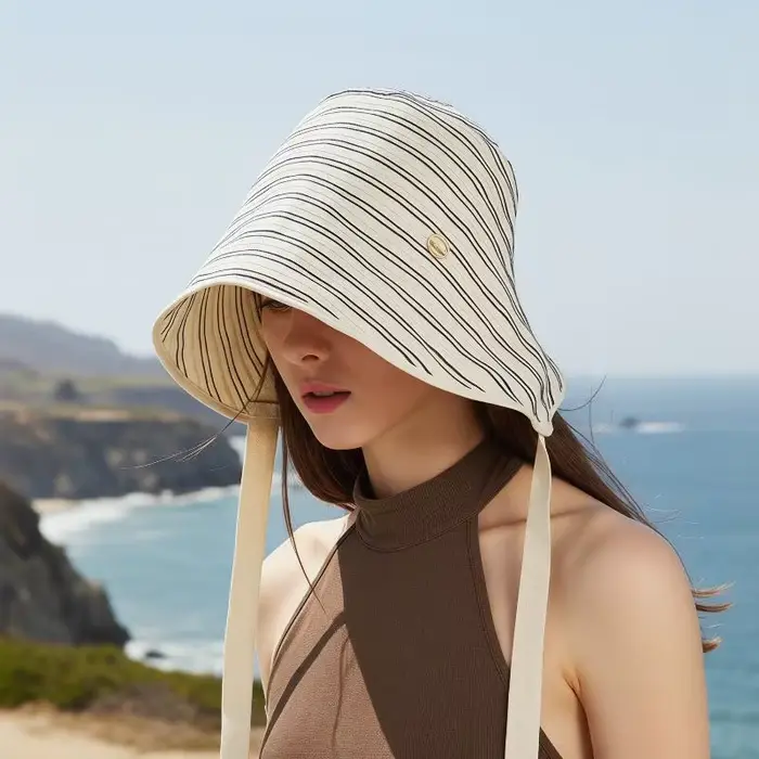 Chapeau de soleil en polyester rayé protection UV ajustement sous menton pour homme et femme activités extérieures vacances