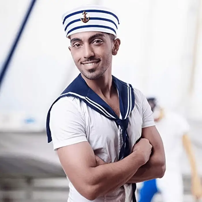 Chapeau de marin rayé bleu