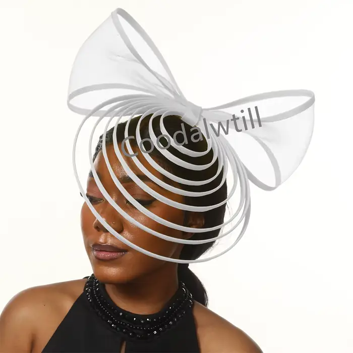 Chapeaux fascinateurs à nœud blanc pour femmes
