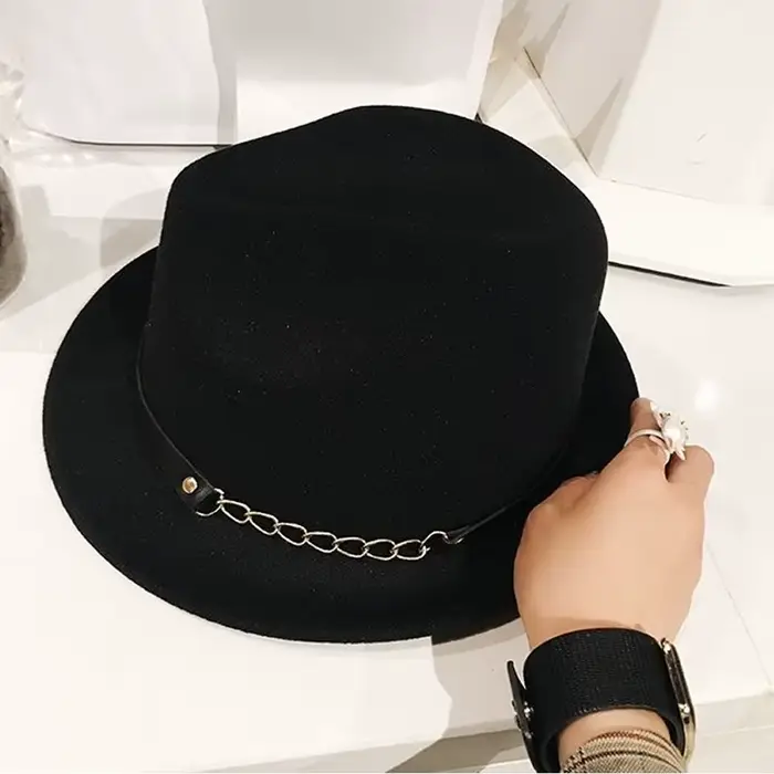 Chapeau Fedora avec Chaîne Décorative Polyvalent Style Coréen pour Hommes et Femmes Occasions Spéciales Hiver Casual