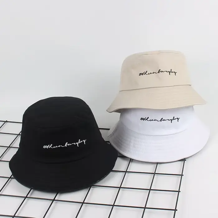 Chapeau à large bord pliable avec lettres E27 pour femme