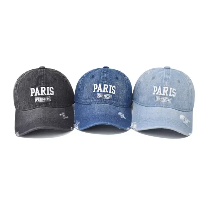 Chapeau de baseball en jean à trous