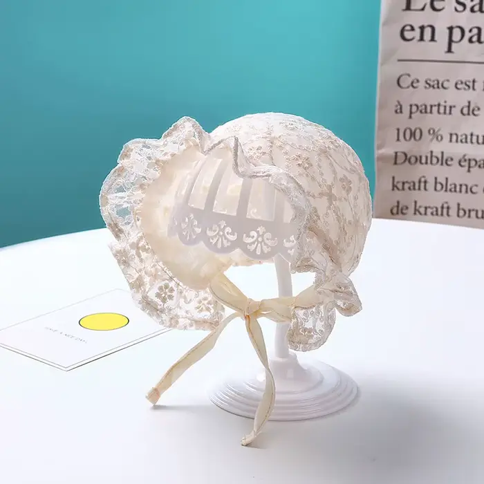 Chapeau de princesse en dentelle brodée pour bébé