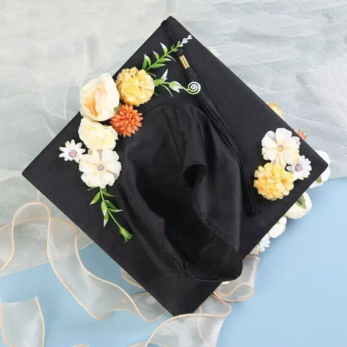 Casquette de remise de diplôme durable avec fleurs de médecin