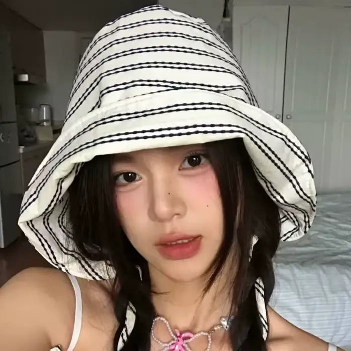 Nouveau Chapeau Bob Rayé à Large Bord Style Français Polyester Protection Solaire Occasions Estivales Mode Femmes
