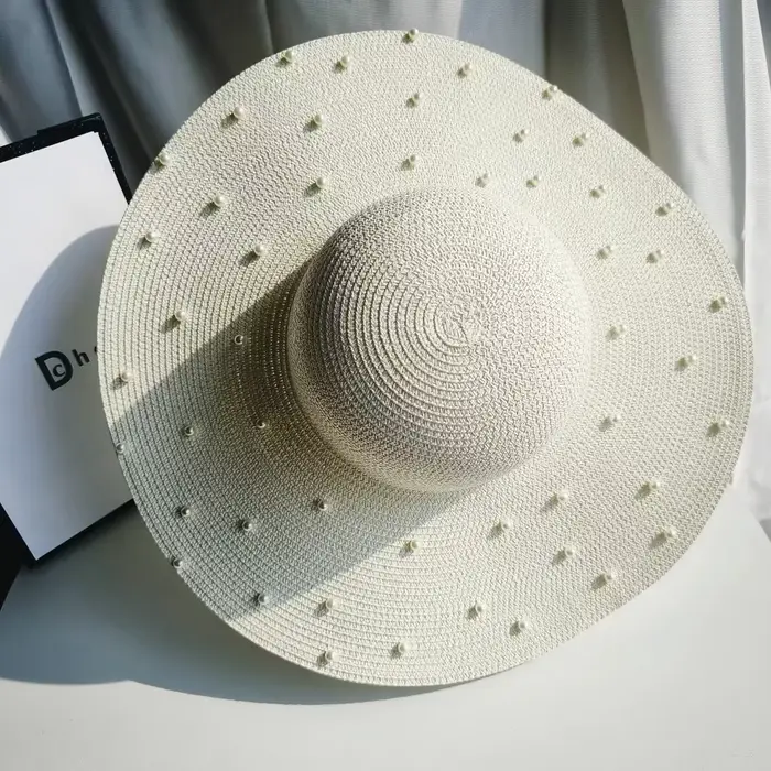 Chapeau de paille perlé fait main pour femme