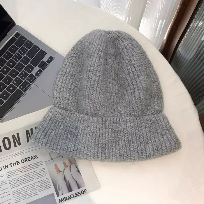 Chapeau empilable tricoté à la mode