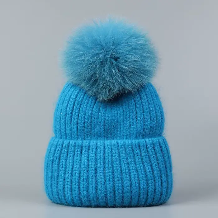 Chapeau pompon pour femmes