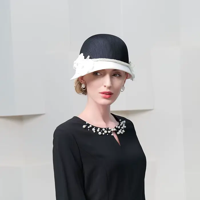 FS élégant blanc noir chapeaux avec fleur britannique haut-de-forme dames Vintage Cocktail casquette
