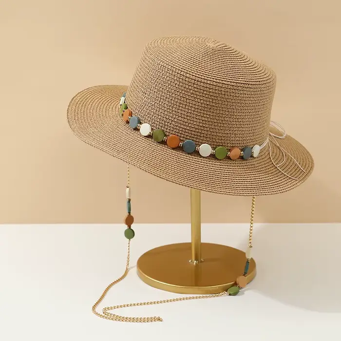 Chapeau de paille d'été à bord plat avec chaîne de pierres colorées, matériau tissé vintage respiran