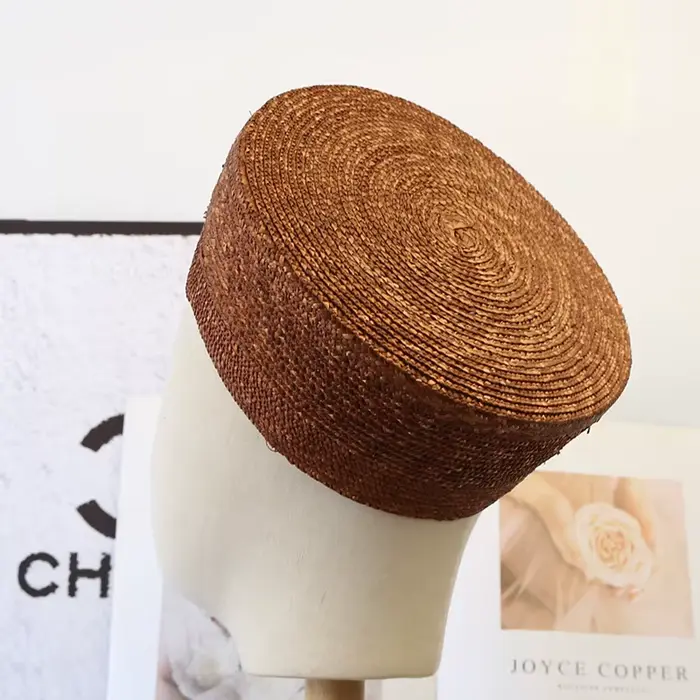 Chapeau marron style pillbox