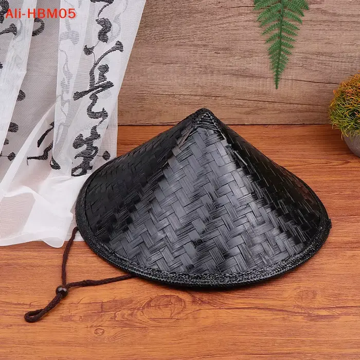 (HB05) Chapeau conique en paille de bambou