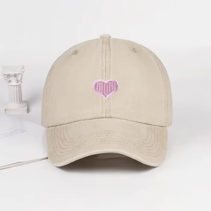 Casquette de baseball vintage brodée de cœurs roses : décontractée, style streetwear, réglable, unis