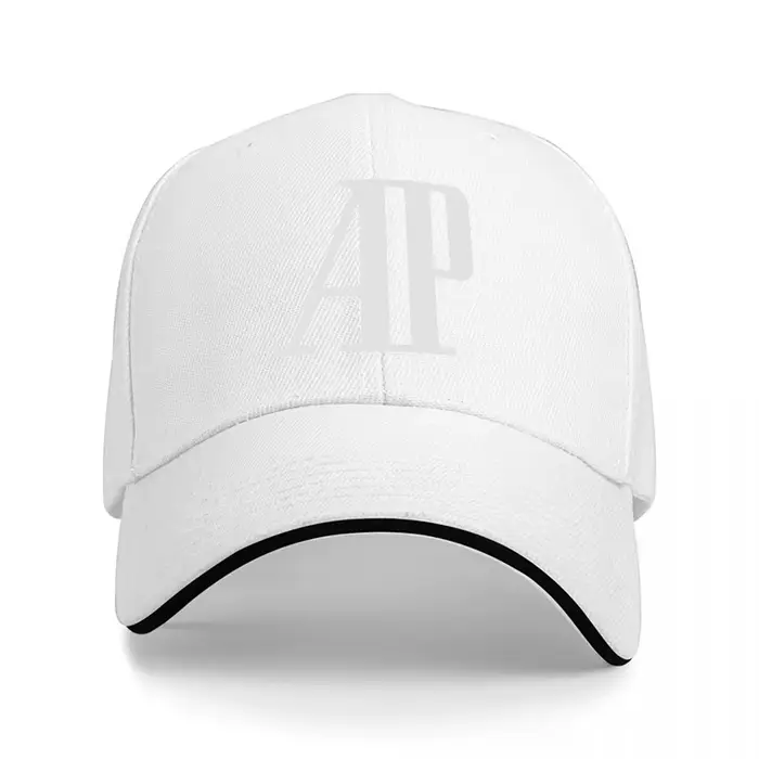 Casquette de baseball noire avec logo AP, broderie et bordure blanches, style streetwear classique p