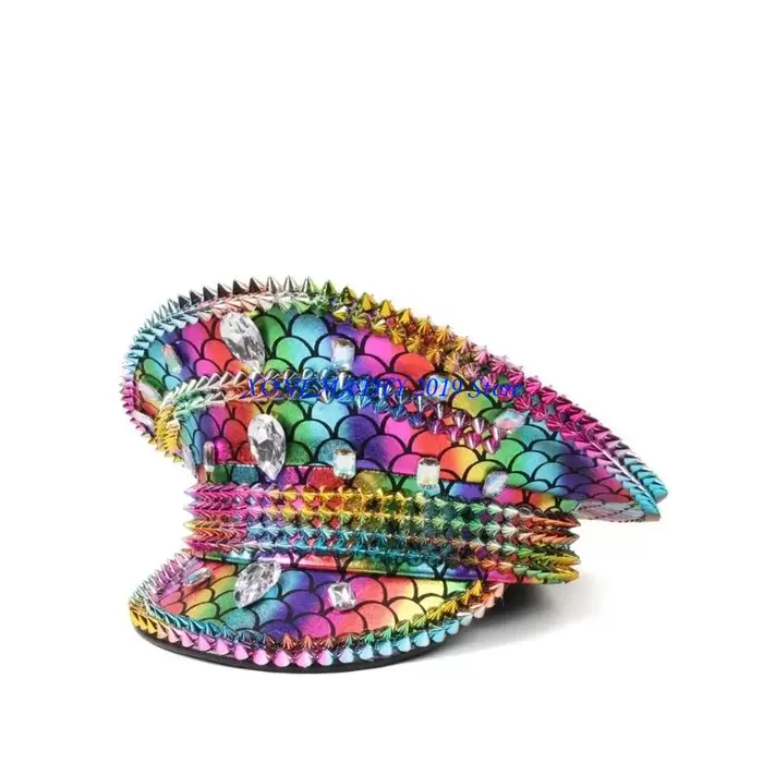 Chapeau à rivets pour femmes