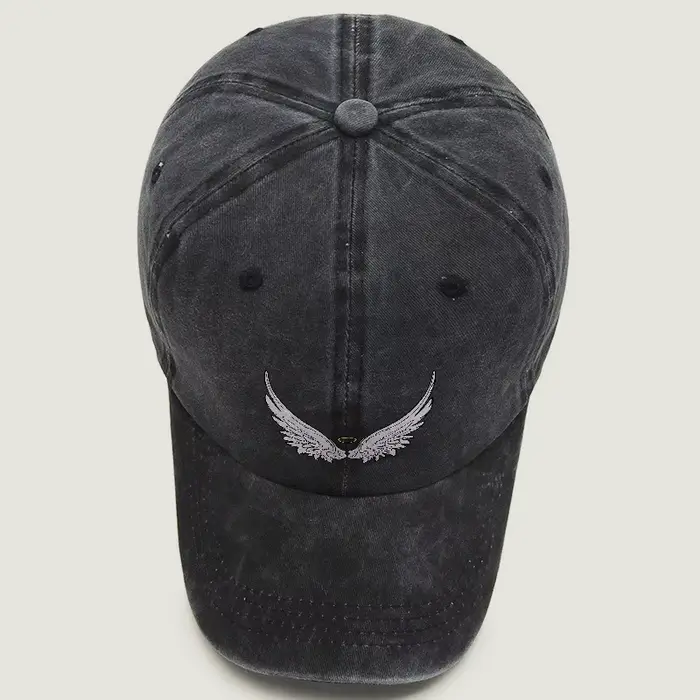 Casquette de baseball en coton lavé brodée avec un ange ailé