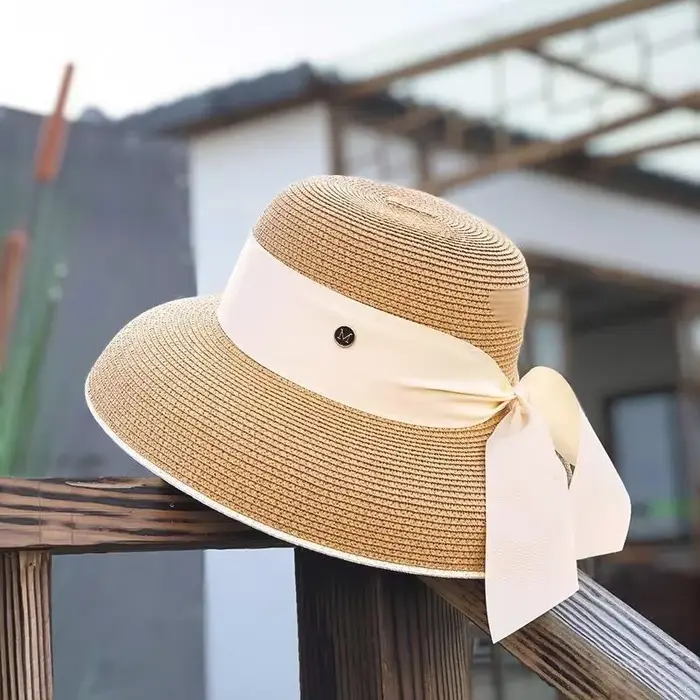 Chapeau de soleil en paille rétro français pour femmes style Hepburn élégant à large bord protection solaire plage occasions spéciales