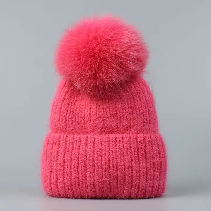 Chapeau pompon pour femmes