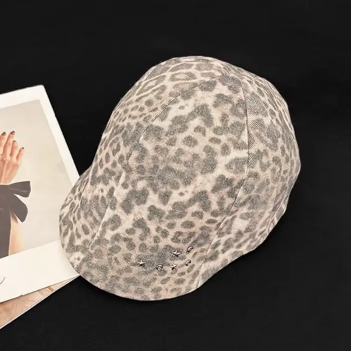 Chapeaux littéraires en avant pour femmes