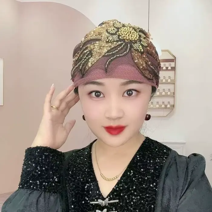 Nouveau bonnet brodé de fleurs