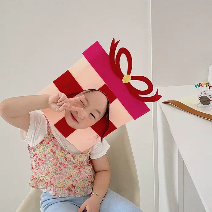Chapeau de fête en feutre style gâteau d'anniversaire mignon avec cordon, masque de décoration de gâ