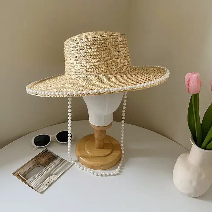Chapeau de soleil français à large bord printemps-été 2026 avec chaîne de perles