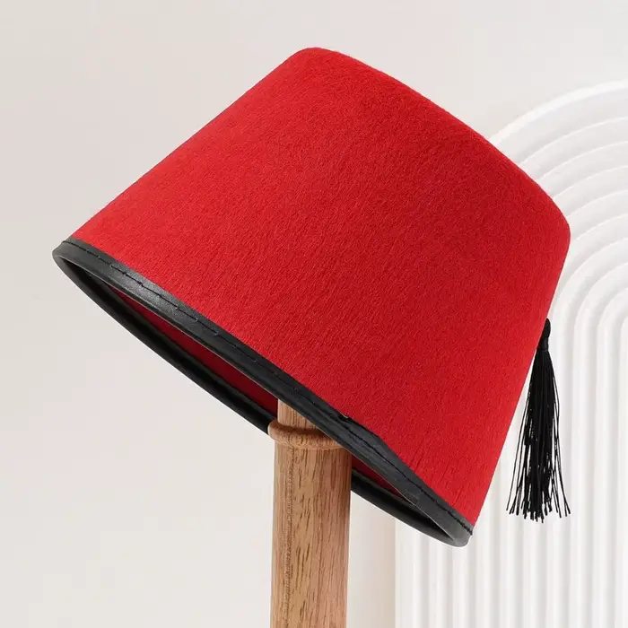 Chapeau Fez rouge en feutre de laine, accessoire avant-gardiste pour homme et femme, idéal pour festivals, événements et cérémonies