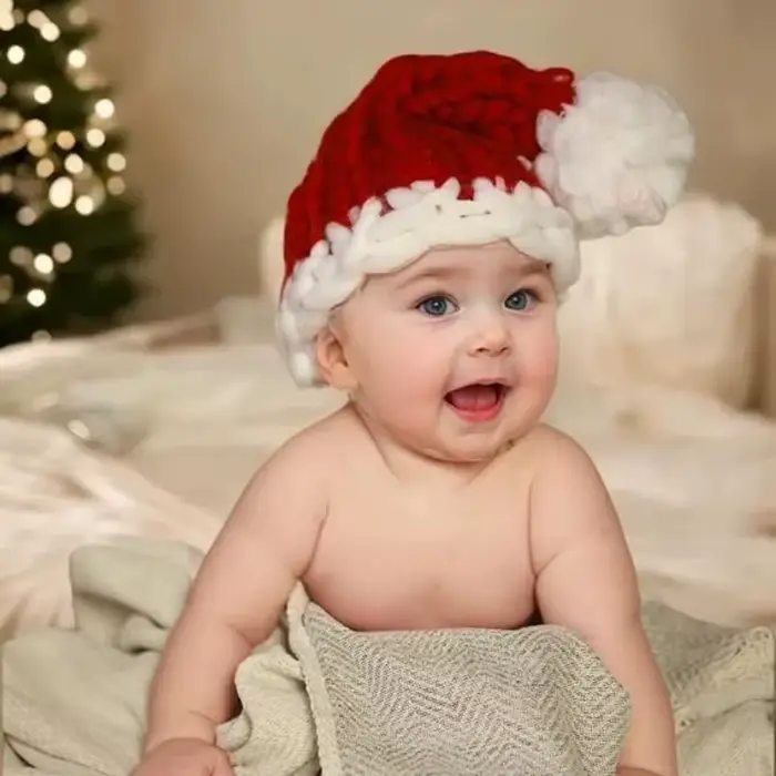 Chapeau de Père Noël tricoté patchwork pour bébé 0-3 mois, accessoire festif en polyester doux et confortable pour les nouveau-nés et nourrissons, cadeau de Noël mignon pour bébé occassions spéciales