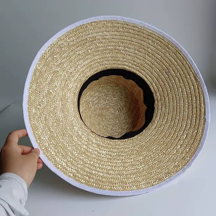 Chapeau d'été en paille rouge